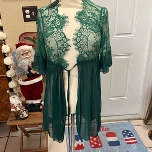 Luxurious Emerald Lace Robe